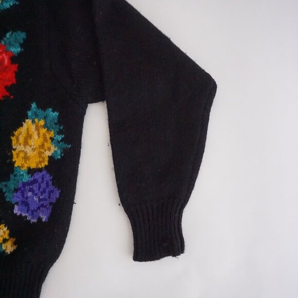 Black Floral Button-Up Cardigan Sweater - Picture 4 of 10